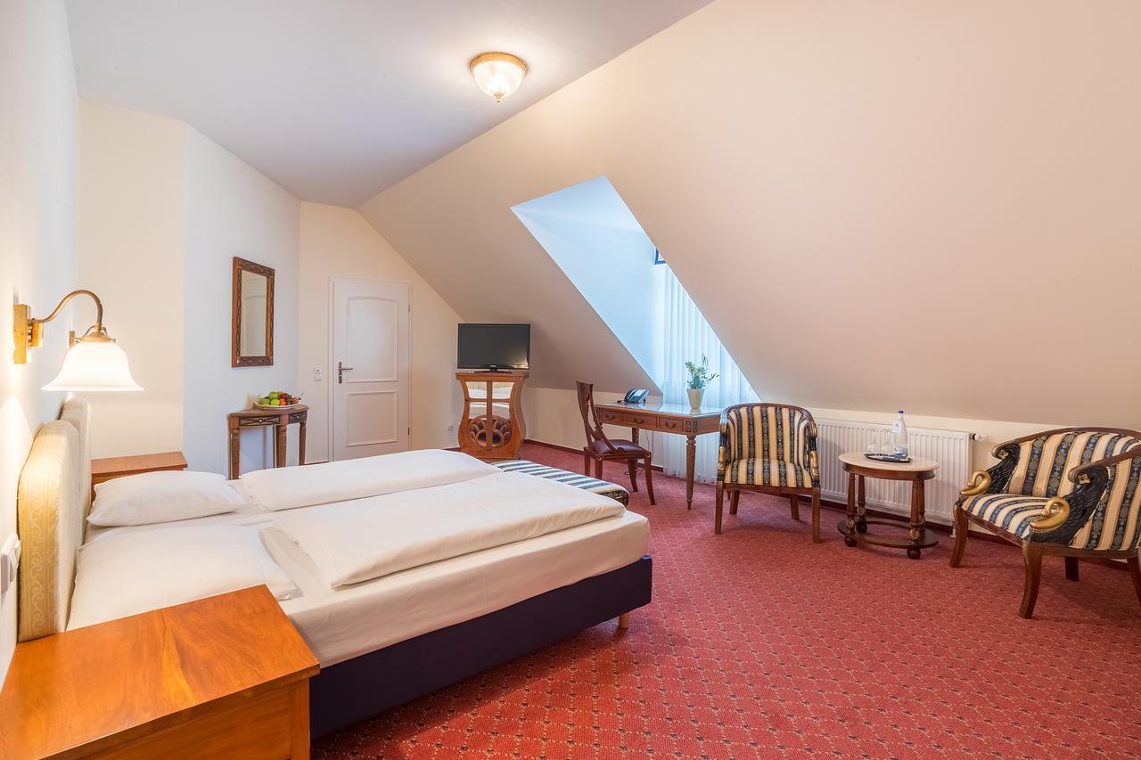 Schlosshotel Neckarbischofsheim Ngoại thất bức ảnh